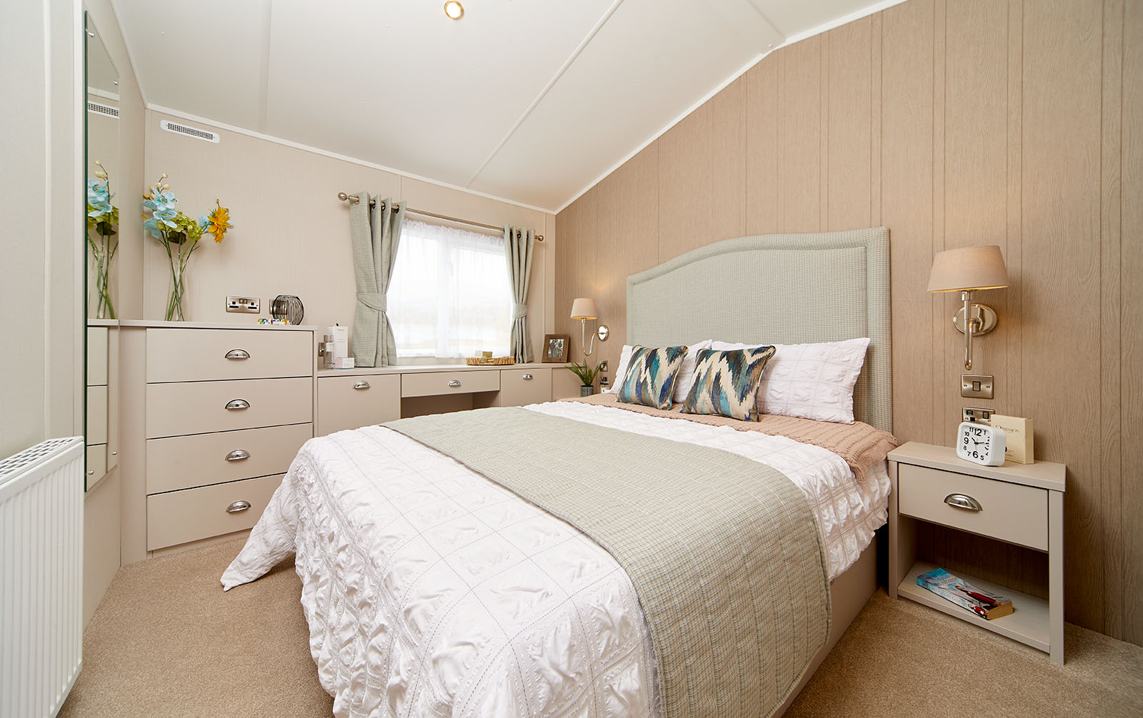 lodge master bedroom - holiday lodges for sale in Worcestershire