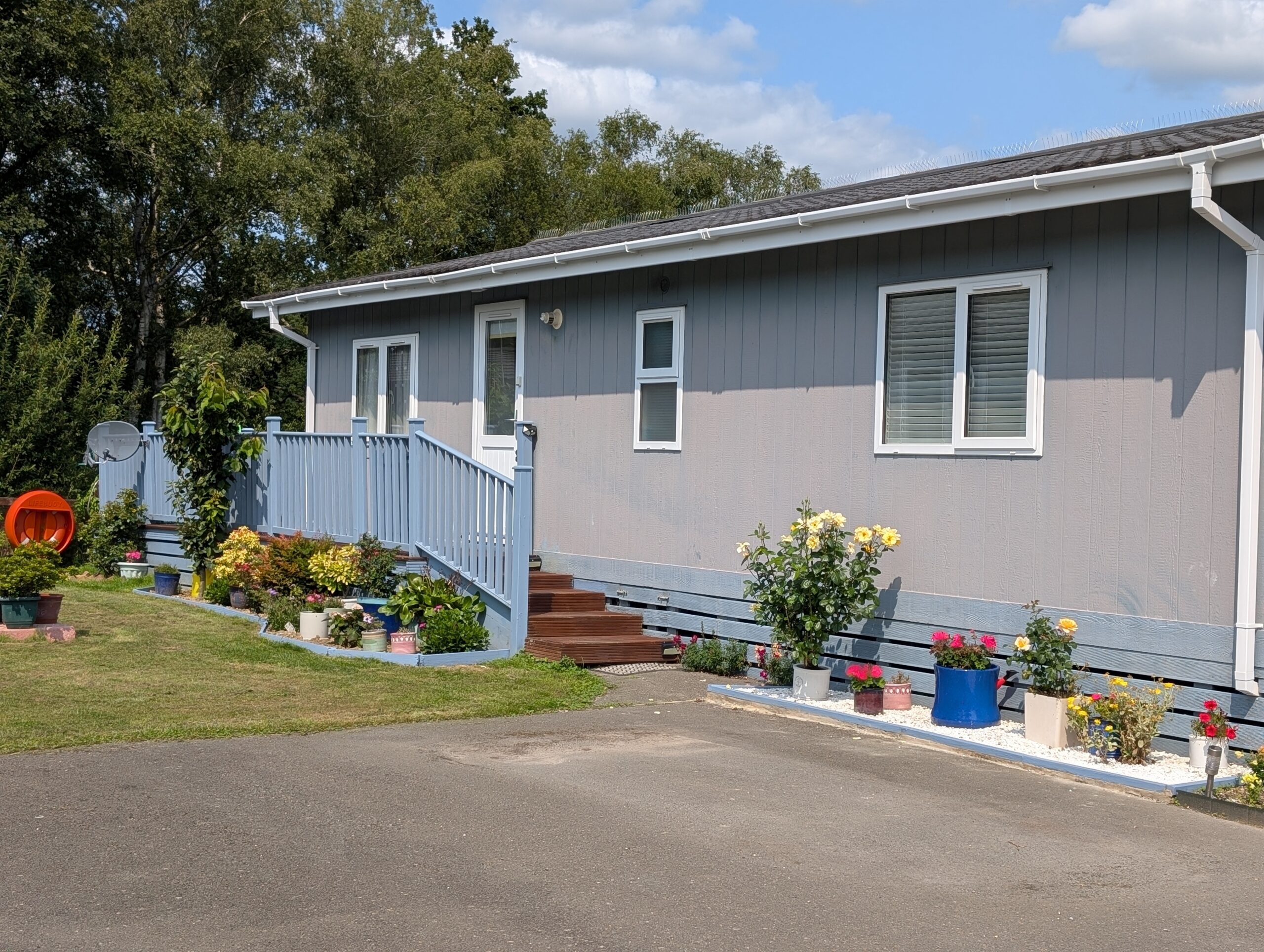 holiday lodge exterior with decking - holiday lodges for sale in East Sussex