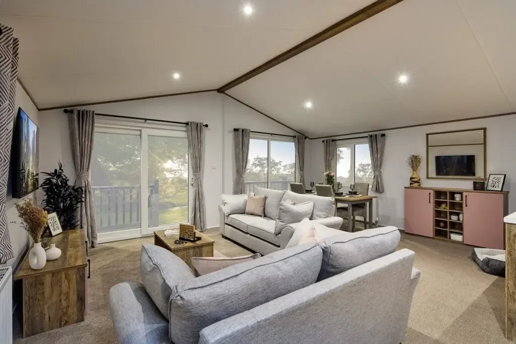 Willerby-Boston-2024-VS911453-76154987-2