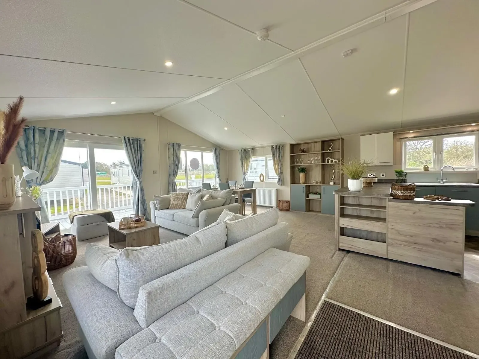 Willerby-Cadence-2023-CAR0060951-143131027