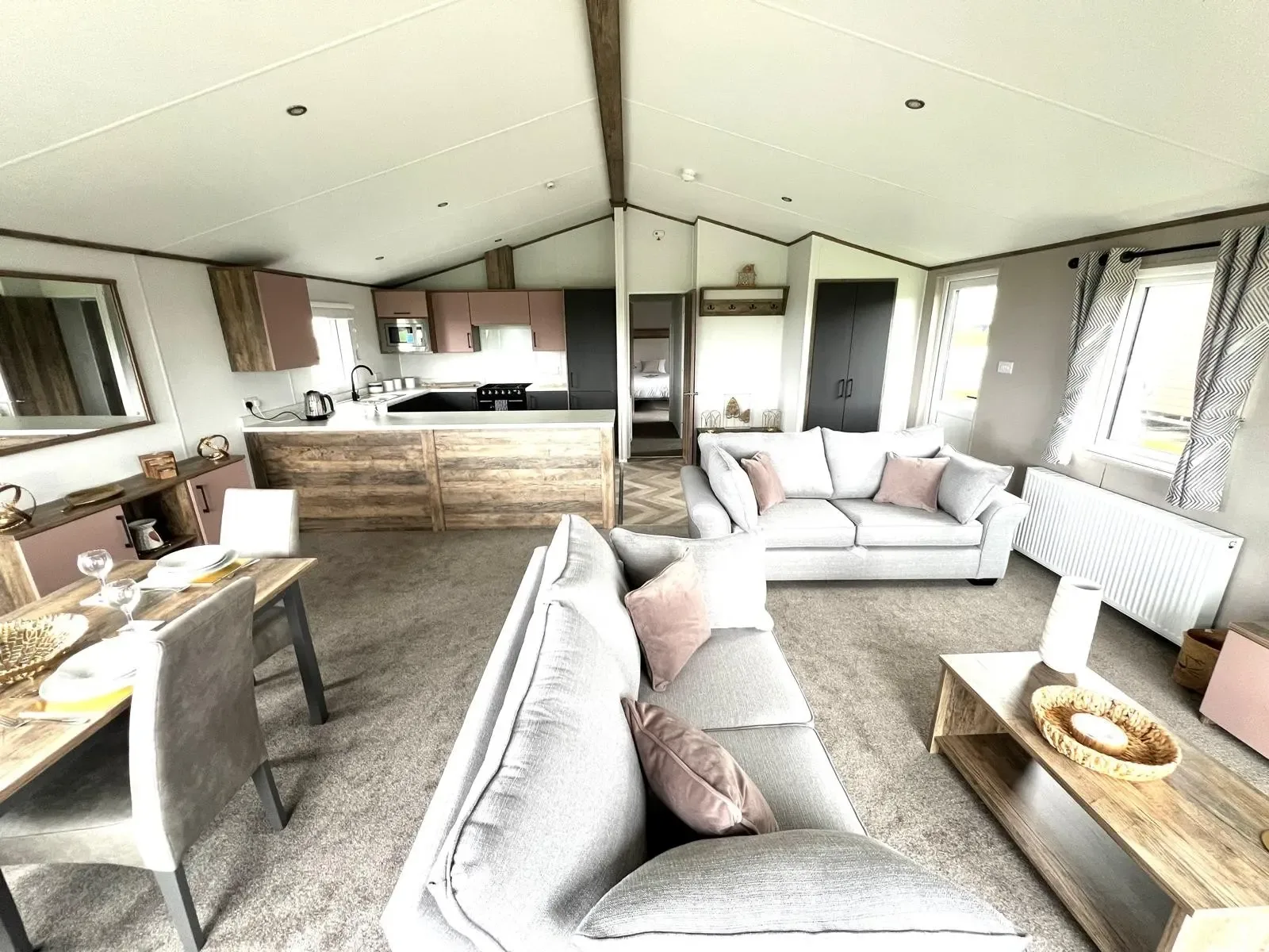 Willerby-Horsham-2024-VS416265-88520493-1