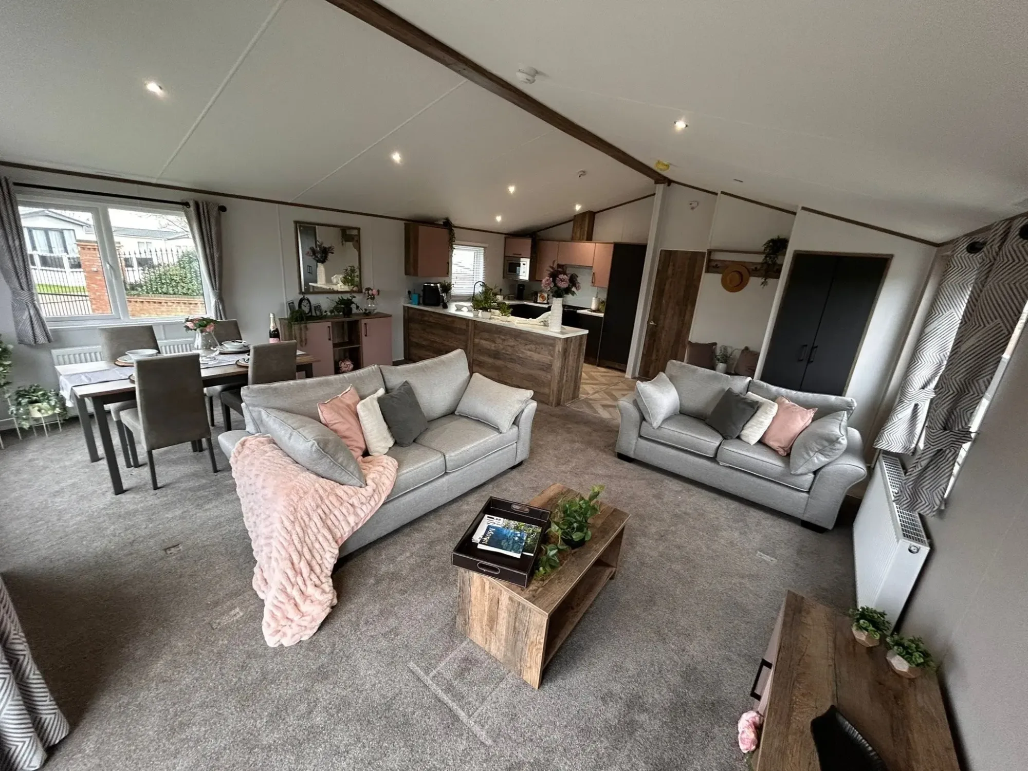 Willerby-Horsham-2025-CAR0063557-127757361