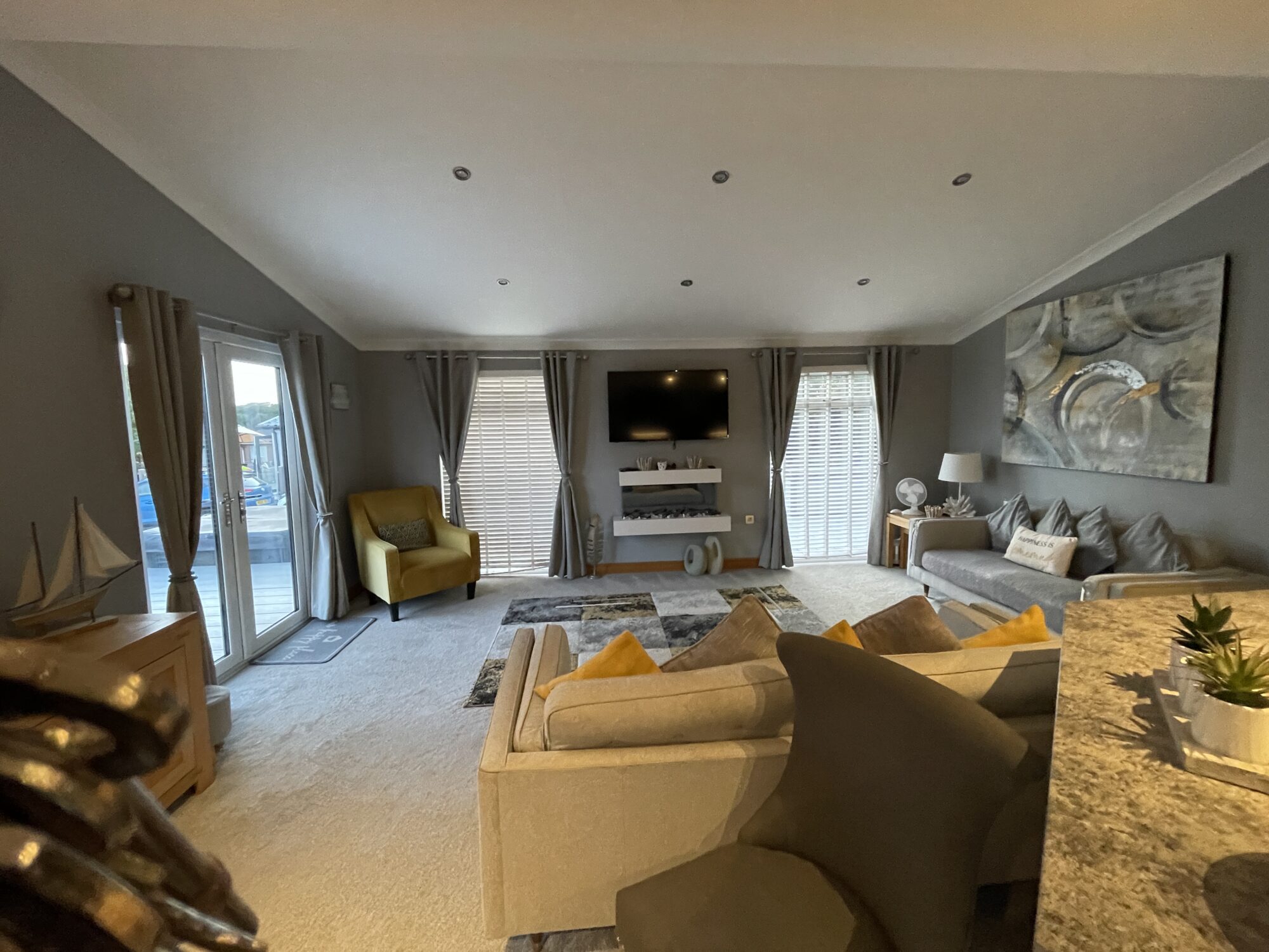 Lounge-Front-1