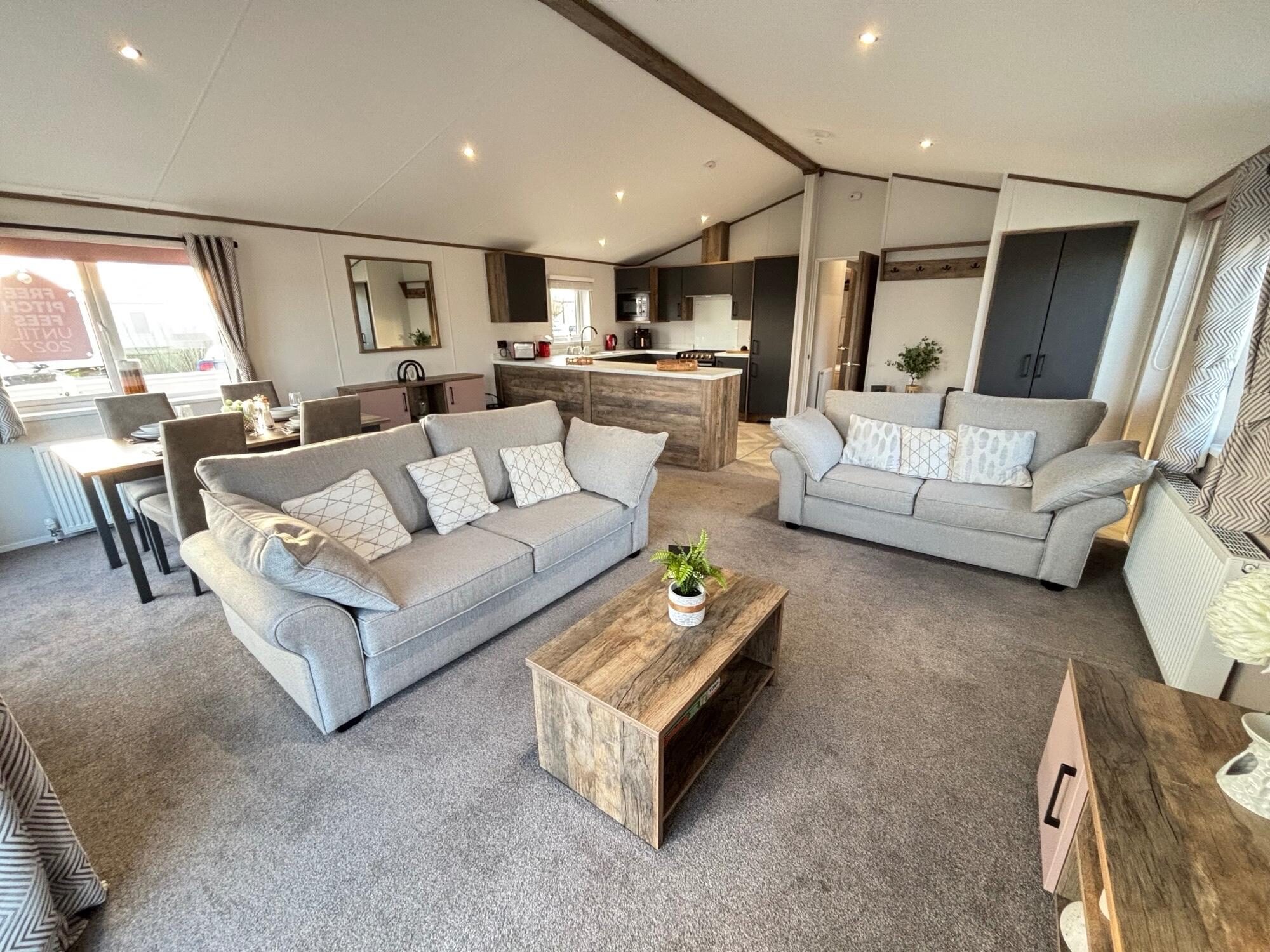 Willerby-Horsham-2025-CAR0063182-128102293-2