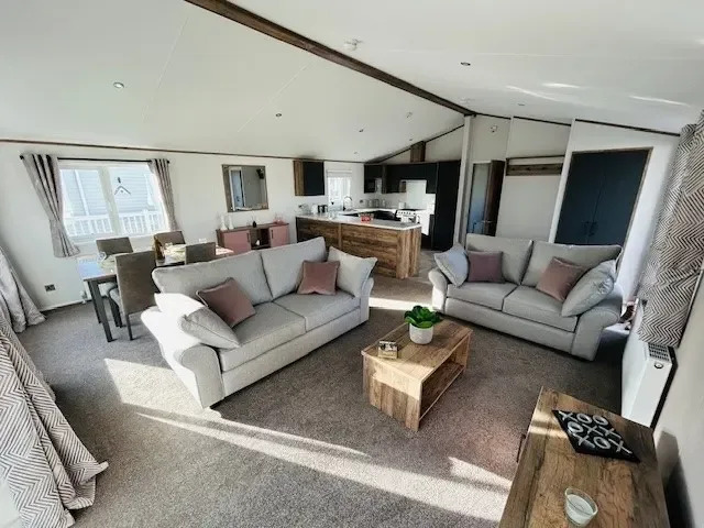 Willerby-Horsham-2025-CAR0063626-100975804-2