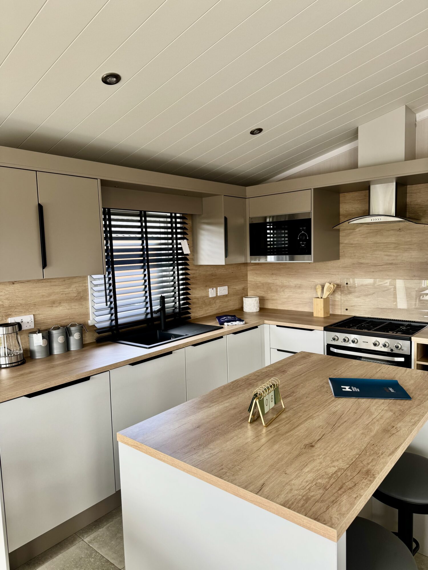 Swift Edmonton Lodge 43x20x4 2026